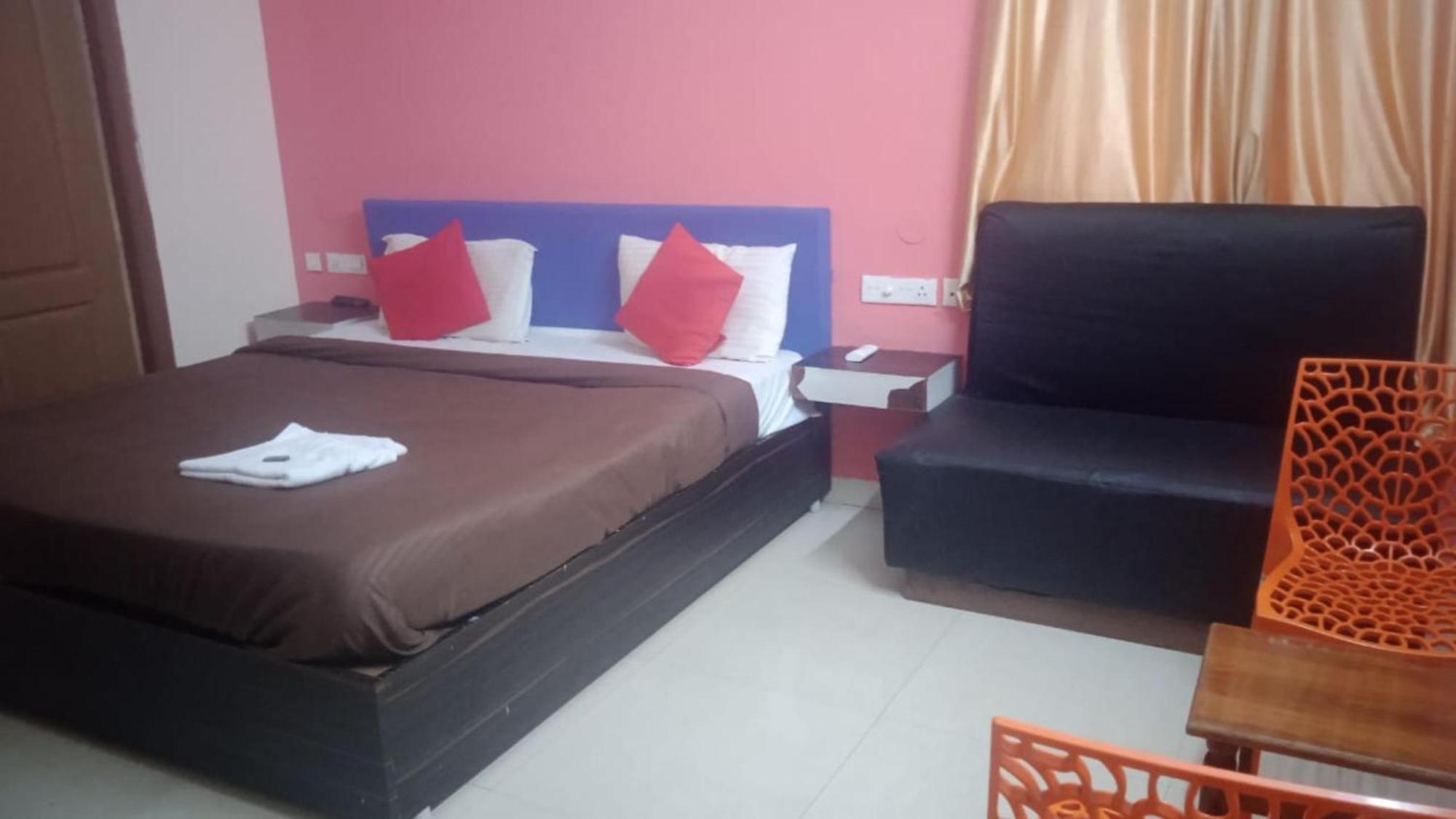 Goroomgo Blue Bell Bhubaneswar - Well Decorated Room -Wifi And Parking Facilities Available Zewnętrze zdjęcie