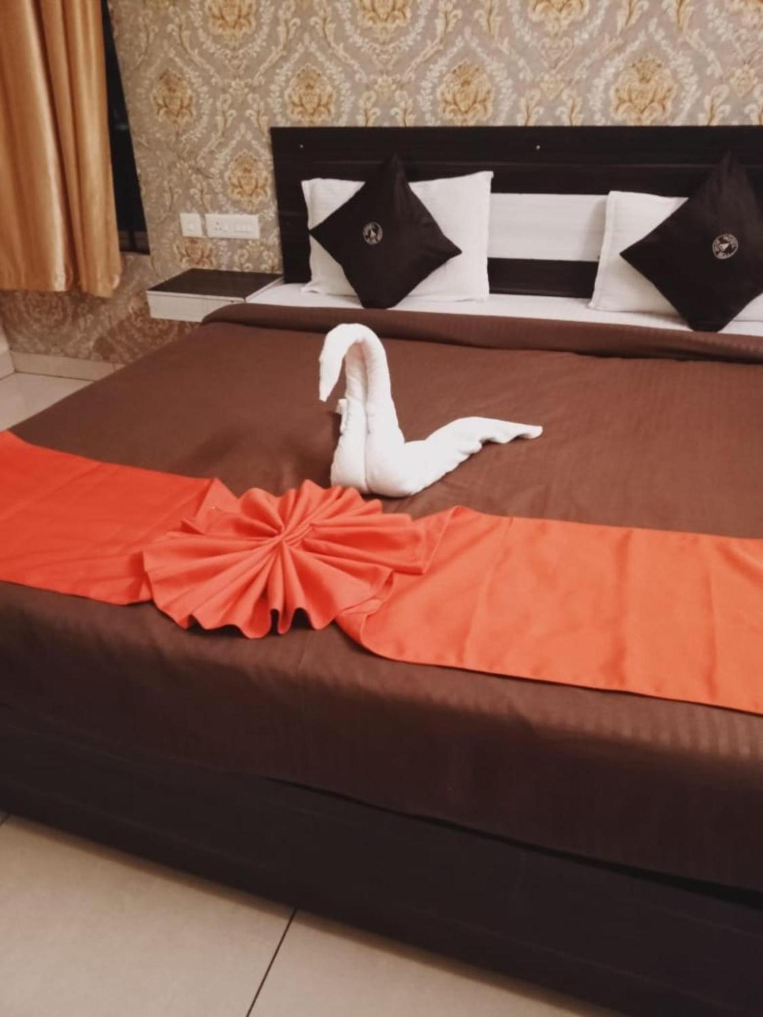 Goroomgo Blue Bell Bhubaneswar - Well Decorated Room -Wifi And Parking Facilities Available Zewnętrze zdjęcie