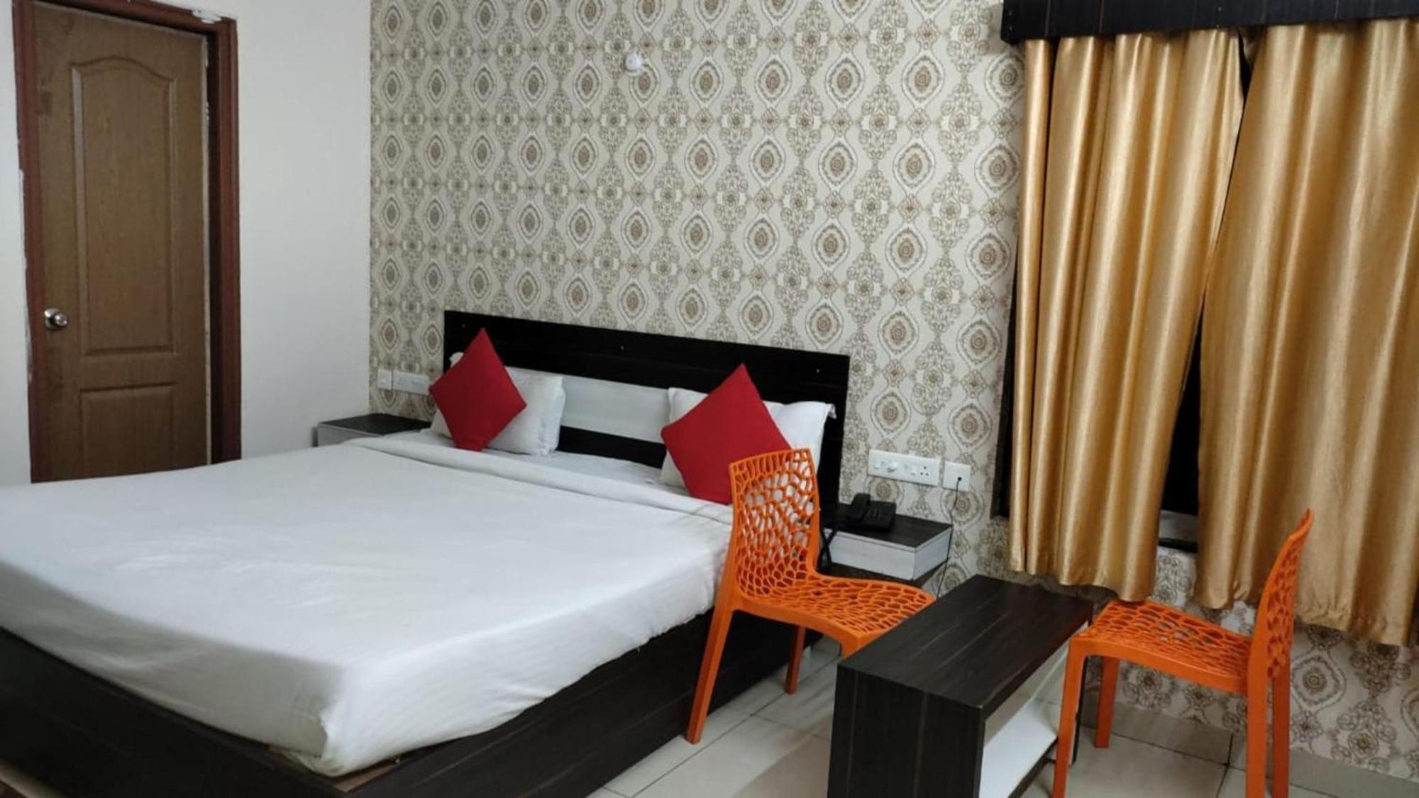 Goroomgo Blue Bell Bhubaneswar - Well Decorated Room -Wifi And Parking Facilities Available Zewnętrze zdjęcie