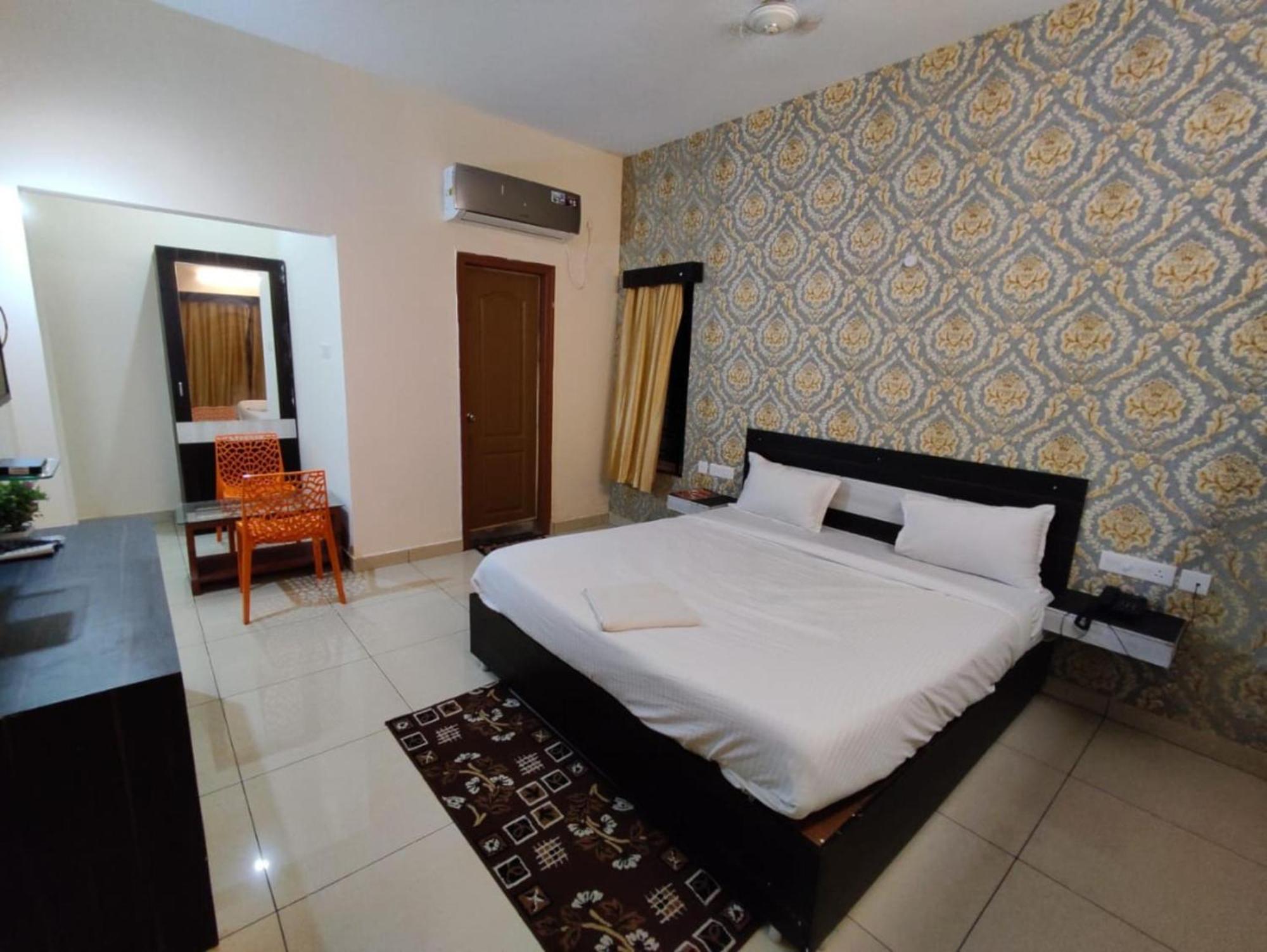 Goroomgo Blue Bell Bhubaneswar - Well Decorated Room -Wifi And Parking Facilities Available Zewnętrze zdjęcie