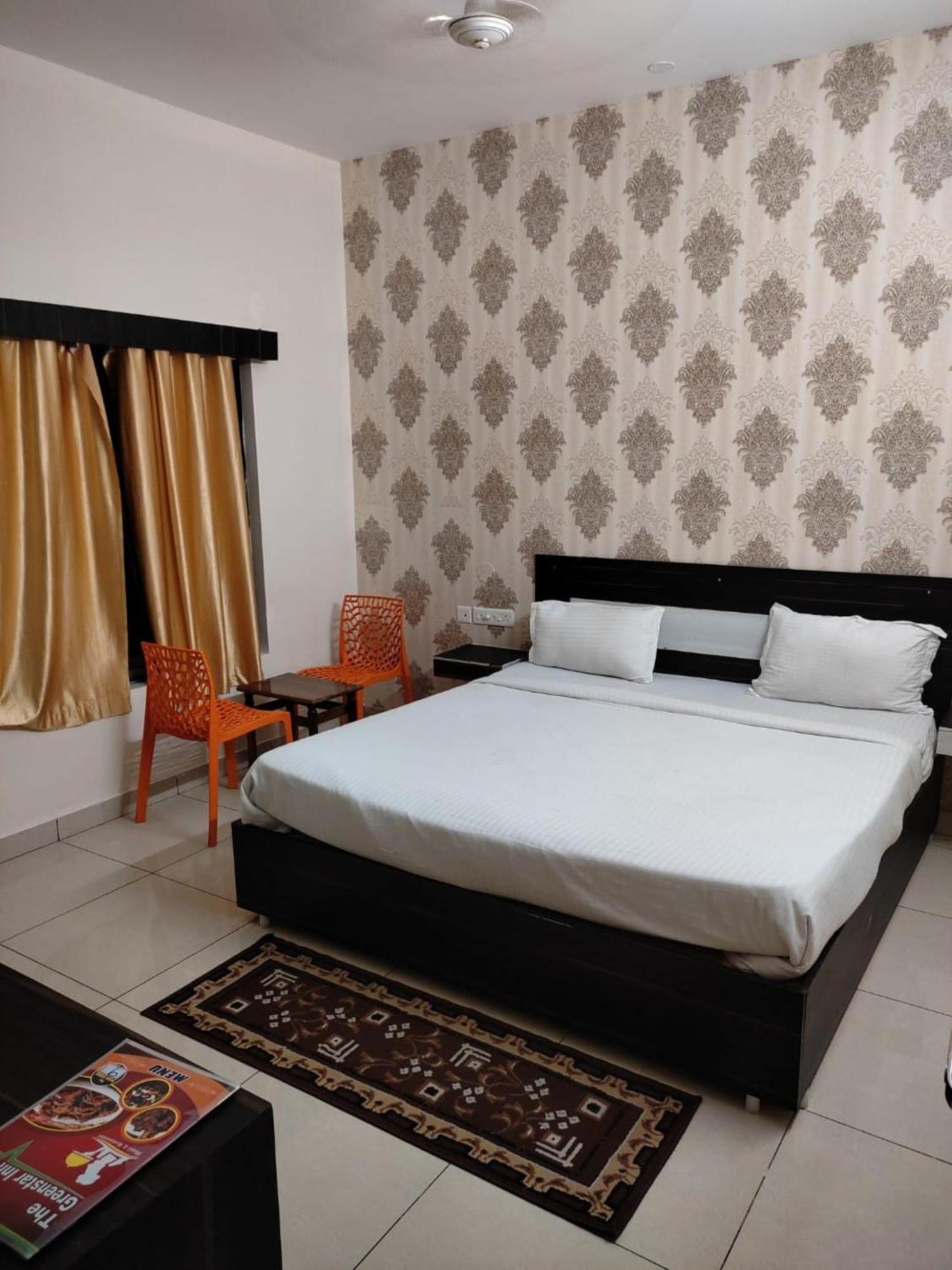 Goroomgo Blue Bell Bhubaneswar - Well Decorated Room -Wifi And Parking Facilities Available Zewnętrze zdjęcie