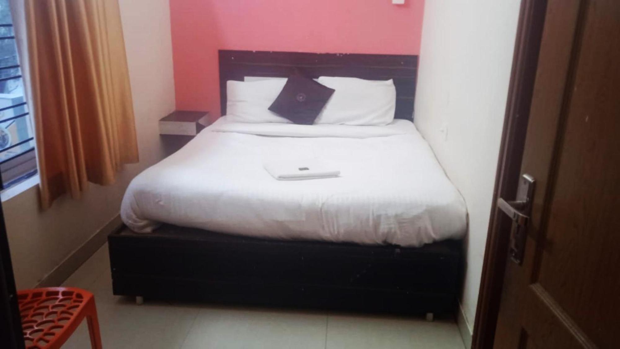 Goroomgo Blue Bell Bhubaneswar - Well Decorated Room -Wifi And Parking Facilities Available Zewnętrze zdjęcie